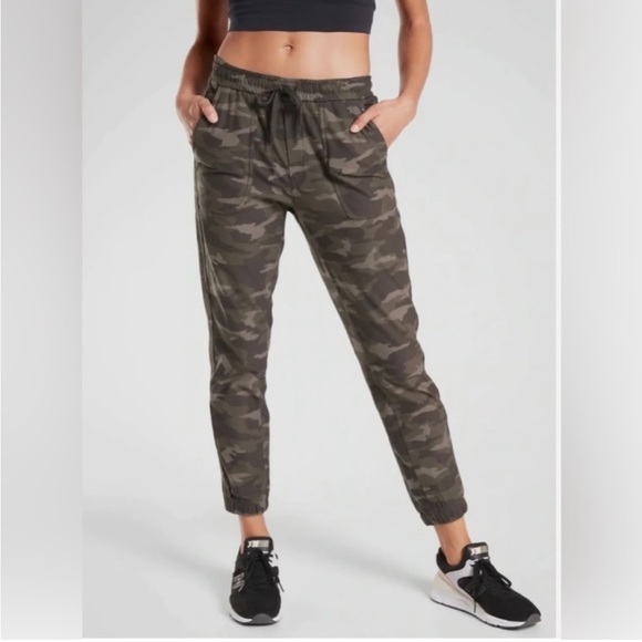 Athleta Camo Farallon Jogger Green Pull On Pockets - Picture 1 of 16